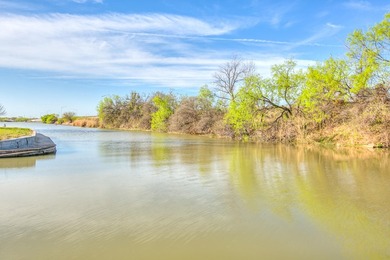 Lakefront living made easy!! This beautifully updated 2 bed, 2.5 - photo 15