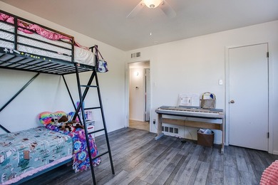 Lakefront living made easy!! This beautifully updated 2 bed, 2.5 - photo 28