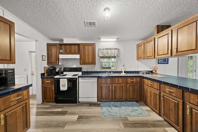 Whether you're looking for a full time residence, a weekend - photo 6