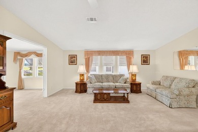 Welcome to your private retreat in the heart of The Villages - photo 4