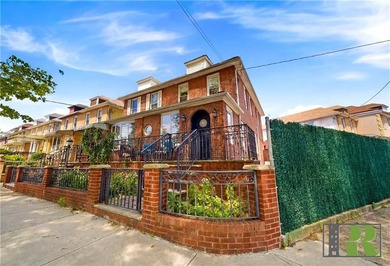 Welcome to this exceptional Marine Park beauty, offering 3 - photo 2