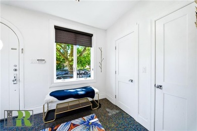 Welcome to this exceptional Marine Park beauty, offering 3 - photo 3