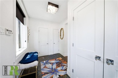 Welcome to this exceptional Marine Park beauty, offering 3 - photo 4
