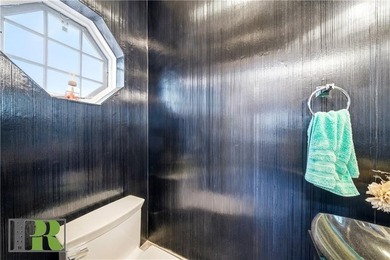Welcome to this exceptional Marine Park beauty, offering 3 - photo 5