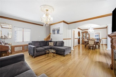 Welcome to this beautiful detached one-family home in the highly - photo 3