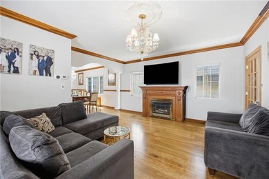 Welcome to this beautiful detached one-family home in the highly - photo 4