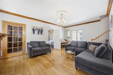 Welcome to this beautiful detached one-family home in the highly - photo 5