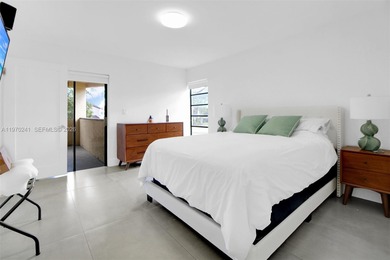 Beautifully updated unit featuring modern finishes throughout