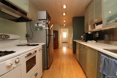 Welcome to 2027 Oakland Ave...a perfect Wantagh Cape just - photo 12