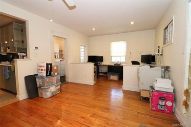 Welcome to 2027 Oakland Ave...a perfect Wantagh Cape just - photo 16