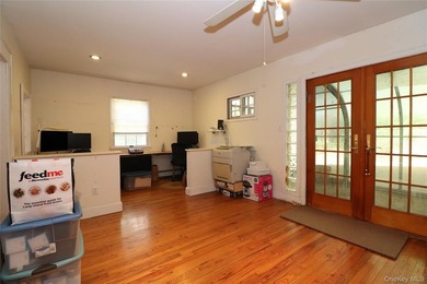 Welcome to 2027 Oakland Ave...a perfect Wantagh Cape just - photo 17