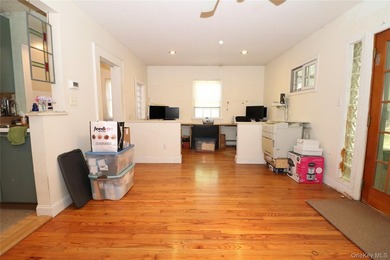 Welcome to 2027 Oakland Ave...a perfect Wantagh Cape just - photo 18