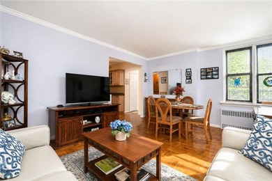 Move right into this beautifully maintained ground-floor - photo 2