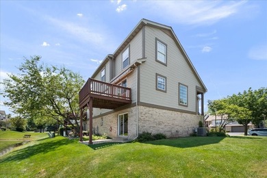 Welcome to this beautifully maintained end-unit townhome - photo 2