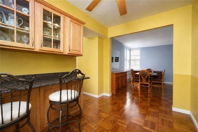 Move right into this beautifully maintained ground-floor - photo 4