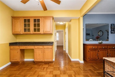 Move right into this beautifully maintained ground-floor - photo 5