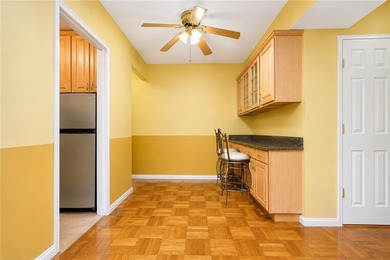Move right into this beautifully maintained ground-floor - photo 6