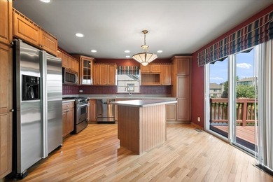 Welcome to this beautifully maintained end-unit townhome - photo 7