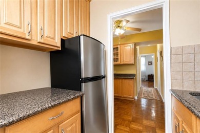 Move right into this beautifully maintained ground-floor - photo 9