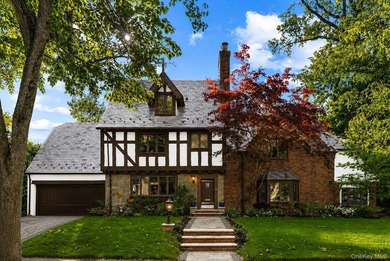 Welcome to 2 Rutland Road, a distinguished English Tudor - photo 1
