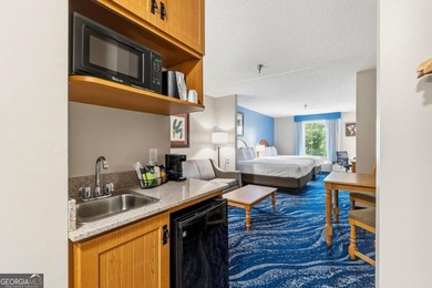 Welcome to effortless Lake Oconee living at The Lodge! Whether - photo 9