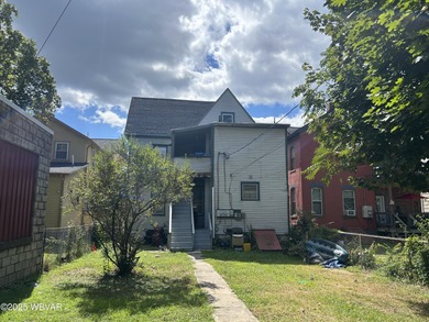 This duplex features 1 bedroom, 1 full bathroom downstairs with - photo 2