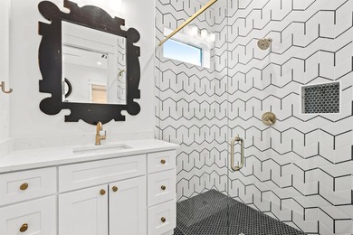 Welcome to 306 W Park Place Avenue, where contemporary luxury - photo 13