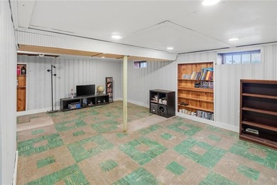 Charming 2-bedroom, 1-bath Cape located in a highly desirable - photo 25