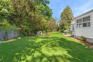Charming 2-bedroom, 1-bath Cape located in a highly desirable - photo 27