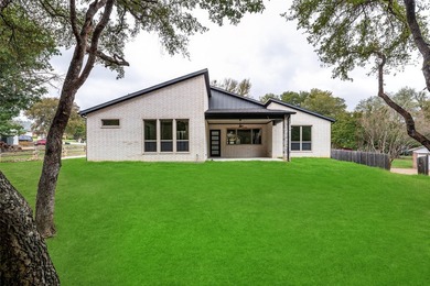NEW IRRIGATION SYSTEM INSTALLED!Modern design and timeless - photo 30