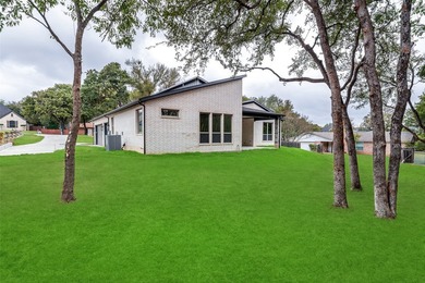 NEW IRRIGATION SYSTEM INSTALLED!Modern design and timeless - photo 31