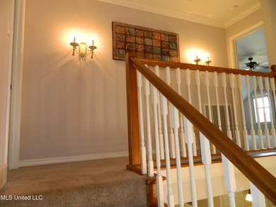 Nice family home, move in ready, master bedroom on lower floor - photo 32