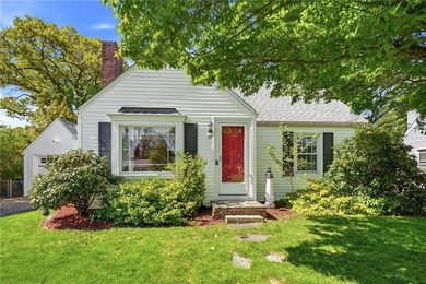 Charming 2-bedroom, 1-bath Cape located in a highly desirable - photo 32