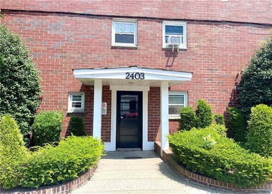 Amazing Ave X and East 13 Str location, residential corner yet - photo 1
