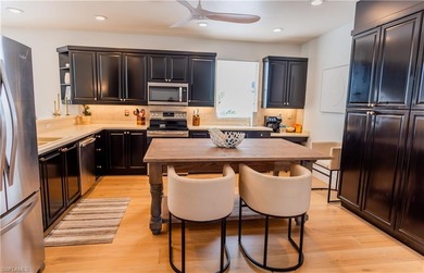 AMAZING and UNIQUE OPPORTUNITY for 5 BEDROOM, 4 1/12 BATH HOME - photo 5
