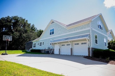 Beautiful custom-built 5BR/4BA home on a private 0.60-acre lot - photo 4