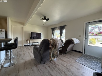 Beautiful duplex opportunity offering flexibility for both - photo 8