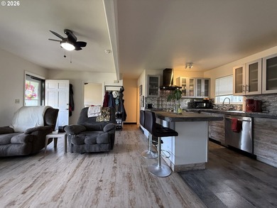 Beautiful duplex opportunity offering flexibility for both - photo 10