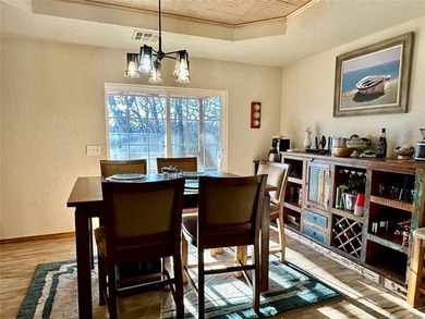 Beautiful 3 bedroom, 2 bathroom home situated on a spacious - photo 5