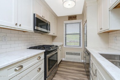 NEWLY RENOVATED! CLOVE LAKES! 24-HOUR DOORMAN! ELEVATORS! POOL! - photo 7