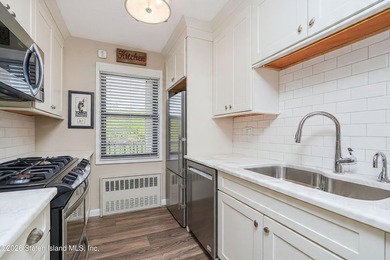 NEWLY RENOVATED! CLOVE LAKES! 24-HOUR DOORMAN! ELEVATORS! POOL! - photo 9