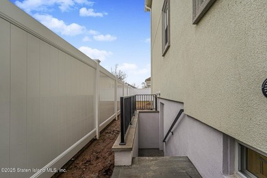 6 OVER 6 NEW CONSTRUCTION. BASEMENT SEPARATE ENTRANCE AND - photo 4