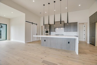 BEAUTIFUL. CUSTOM NEW CONSTRUCTION. EXCLUSIVE LOCATION. Included - photo 8