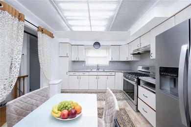 Rare-find semi-detached 2-family brick with a finished basement - photo 10