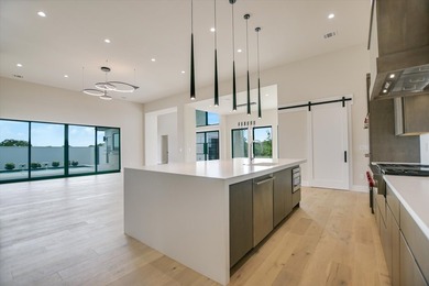 BEAUTIFUL. CUSTOM NEW CONSTRUCTION. EXCLUSIVE LOCATION. Included - photo 10
