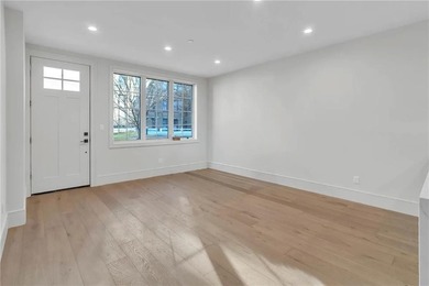 Brand New Construction Luxury Duplex Condo in Prime Bay Ridge - photo 6