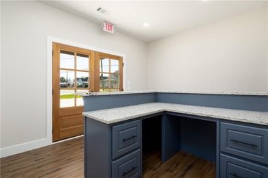 Prime Commercial Office Building Opportunity - 1542 SqFt