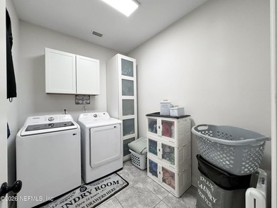 Built in 2022, no CDD, and a rare mother in law suite! What a - photo 36