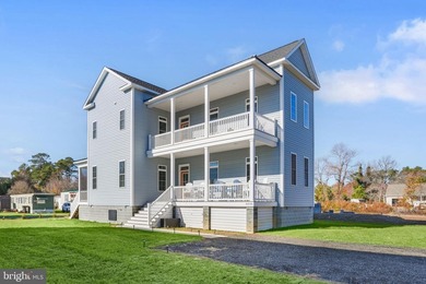 Don't miss this stunning Charleston-inspired waterview home with - photo 1