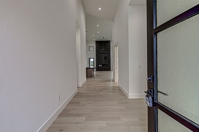 LOCK AND LEAVE CUSTOM HOME IN THE VILLA SECTION OF TUSCAN - photo 4